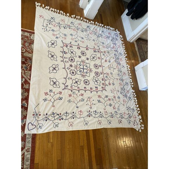 Vtg 50s Traditional Crewel Work Hand Embroidered Floral Tassels Bedspread 81x92 - Picture 6 of 16